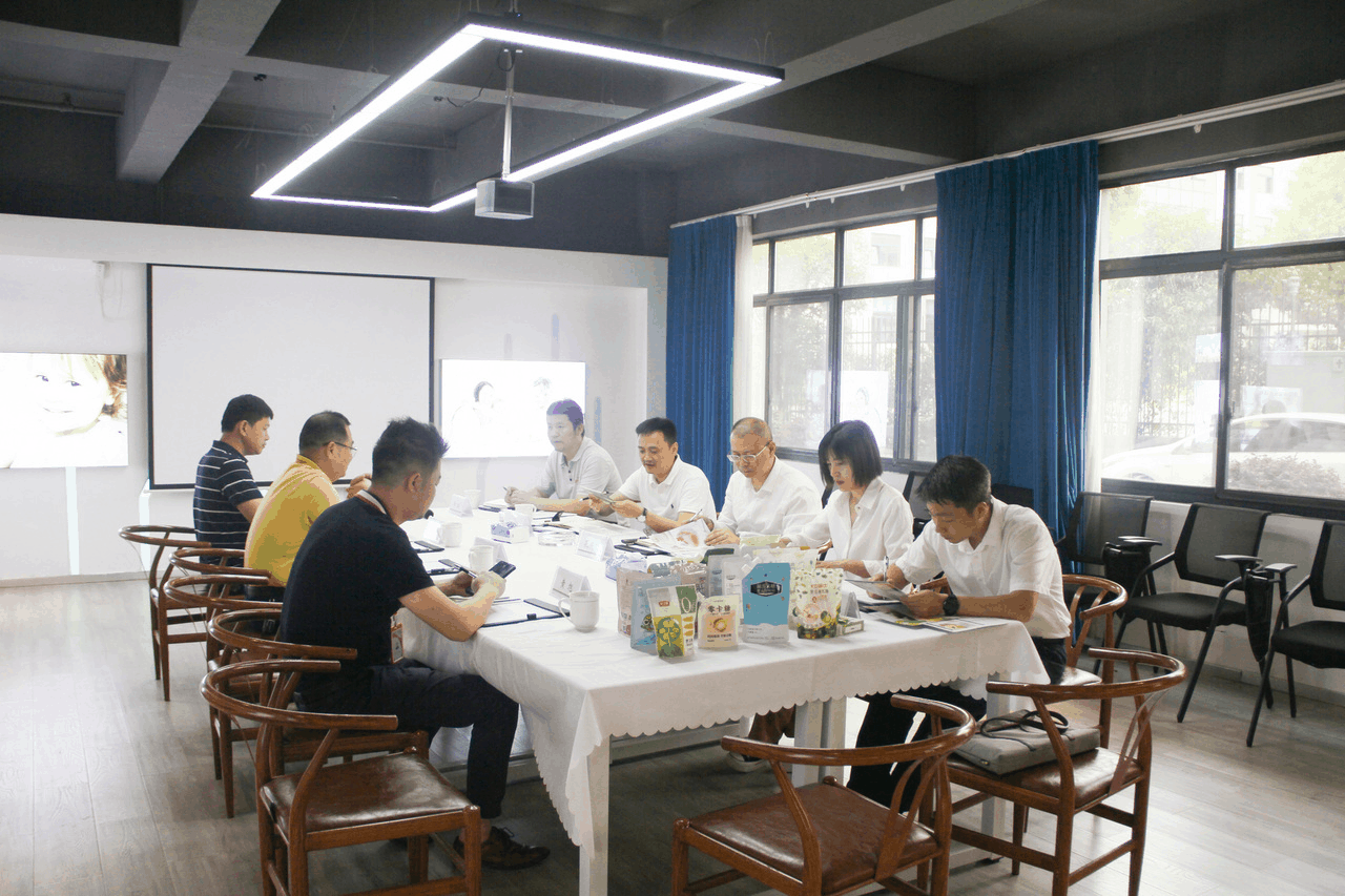 Leaders of Jishou Visits Hunan Huacheng Biotech, Inc.