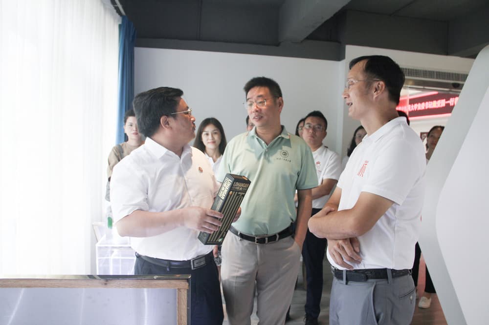 Leaders of Hunan University Of Chinese Medicine visited Hunan Huacheng Biotech, Inc.